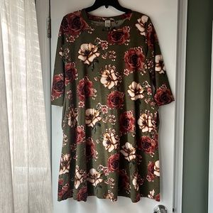 Green flower pattern dress. With pockets. Size small